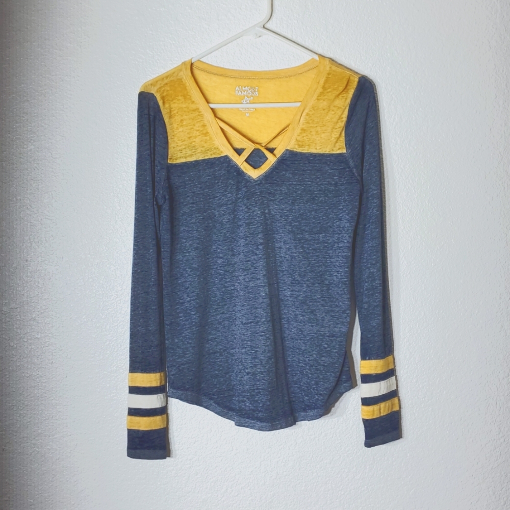 Almost Famous Ladies Medium Navy/Gold V-neck Long Sleeve Burnout Shirt